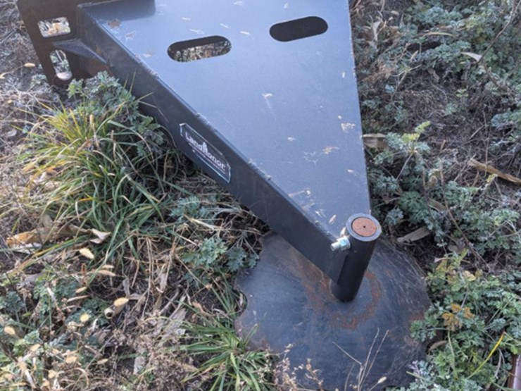 landhonor-skid-steer-ice-scraper-(ed5363)-image-1