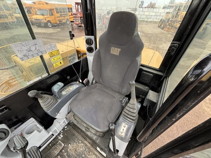 caterpillar-305.5e2-image-27