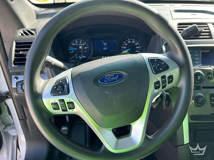 2014-ford-explorer-suv-image-13