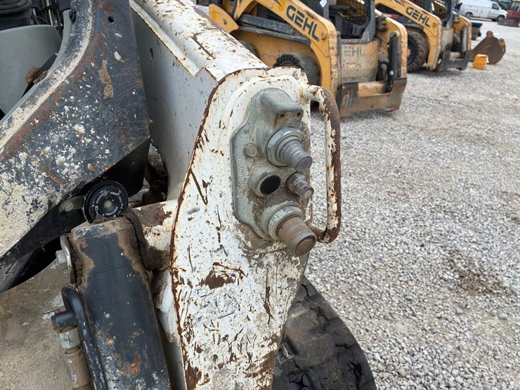 2016-bobcat-t740-image-10