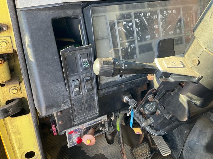 international-4900-image-73