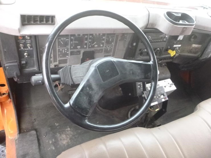 international-4900-image-13