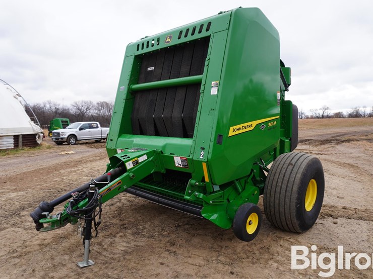 2024-john-deere-561m-image-1