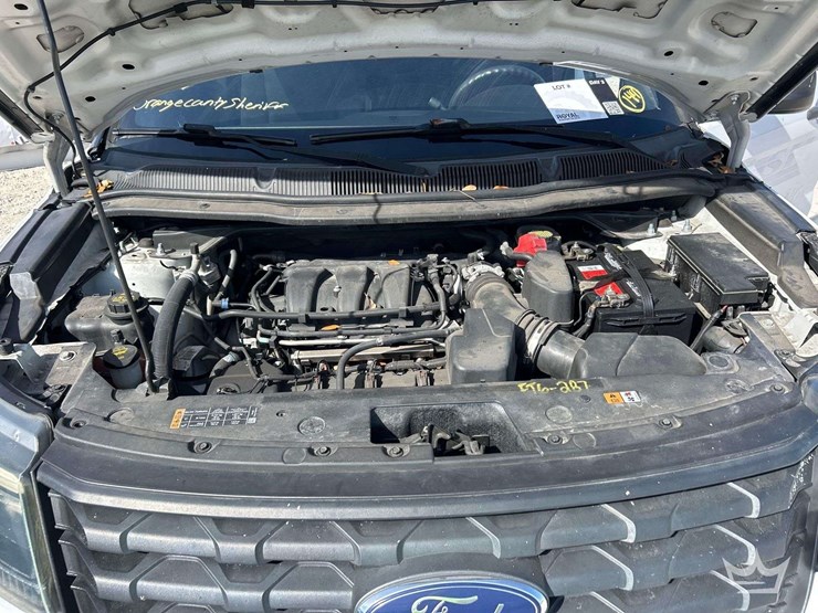 2016-ford-explorer-awd-suv-image-7