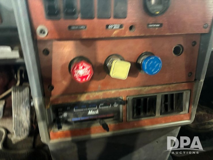 1993-mack-ch613-image-56