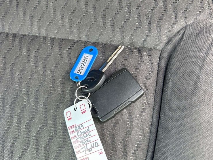 2019-chevrolet-tahoe-4x4-suv-image-24