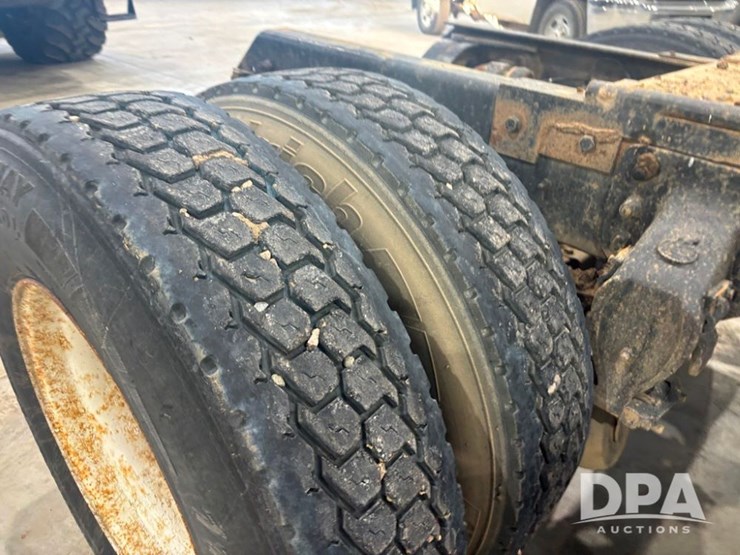 1993-mack-ch613-image-42