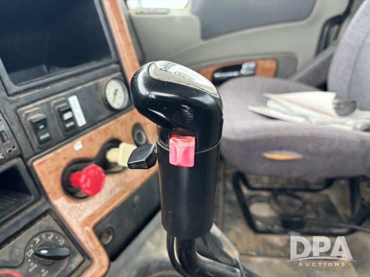 2012-international-prostar-image-32