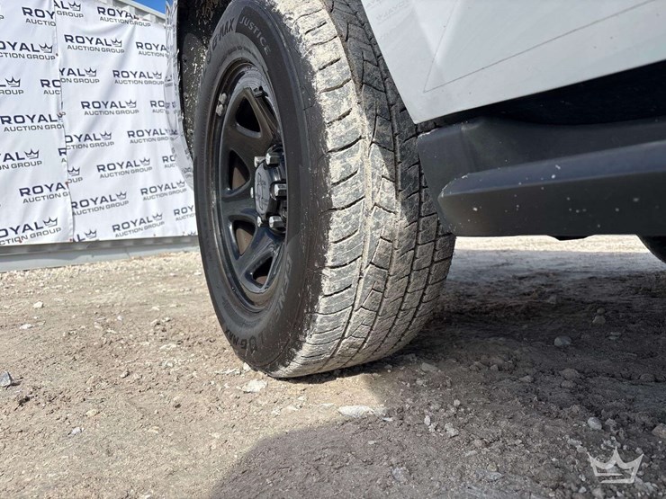 2019-chevrolet-tahoe-suv-image-25