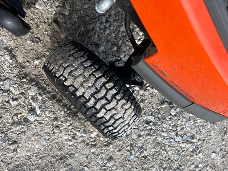 2012-husqvarna-lth18538-38"-riding-mower-image-12