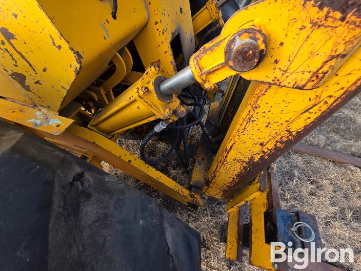 john-deere-380-image-12