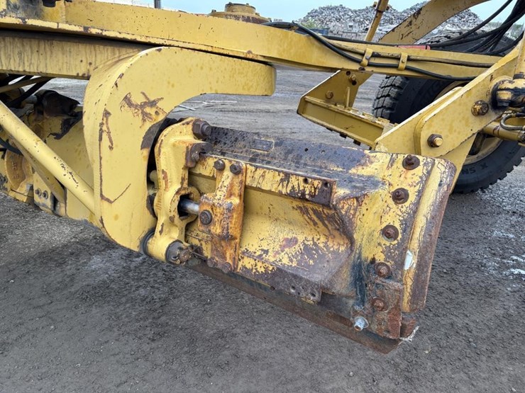 2006-caterpillar-143h-image-11