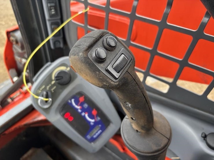 kubota-ssv75-image-23