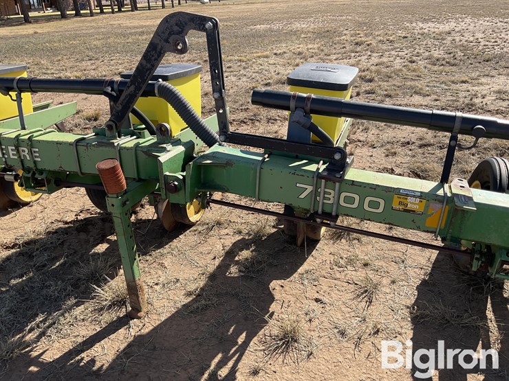john-deere-7300-image-12