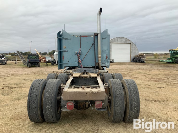 1992-freightliner-fld120-image-6