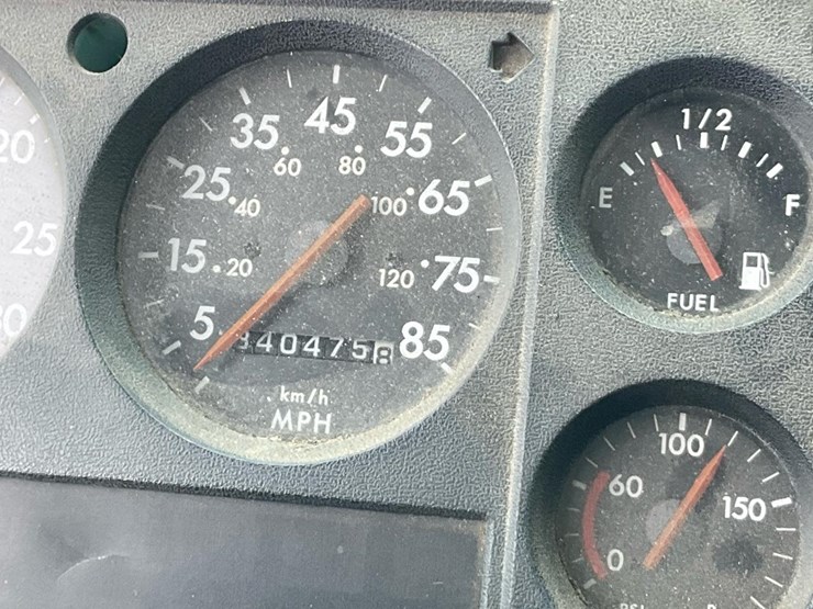 2000-freightliner-fl70-image-94