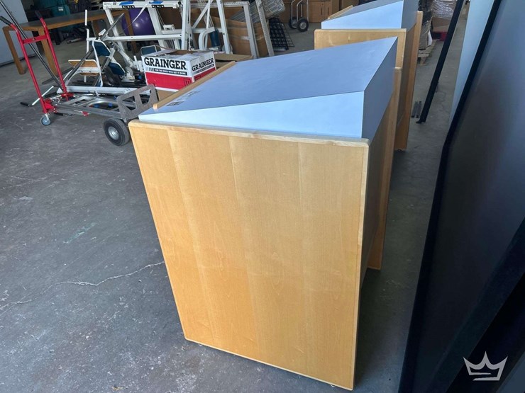 two-floor-lecterns-image-4