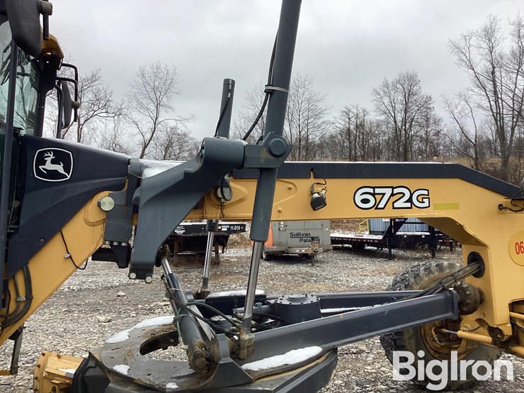 2013-deere-672g-image-16