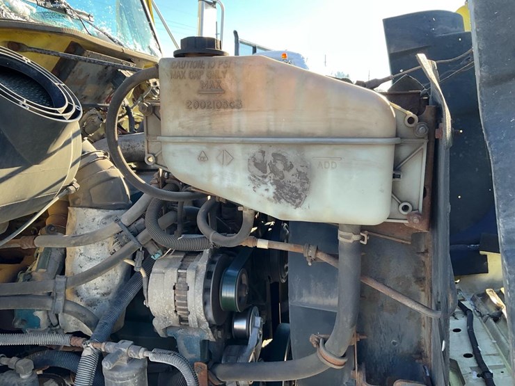 international-4900-image-63