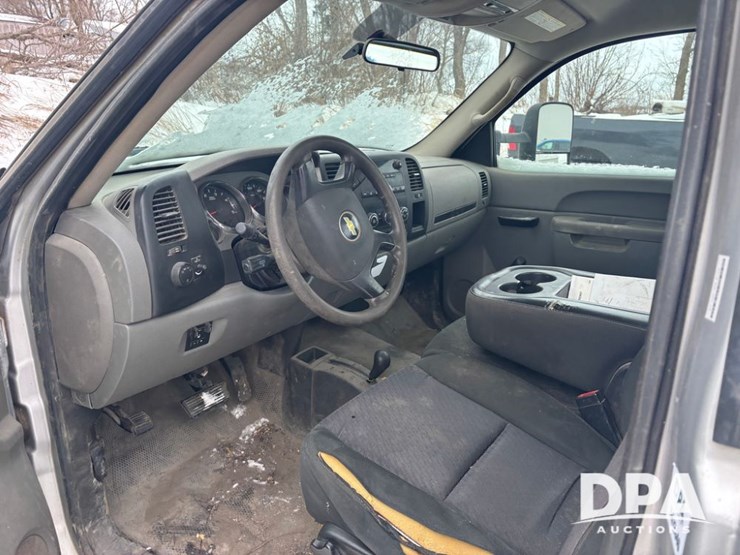 2011-chevrolet-3500hd-image-25