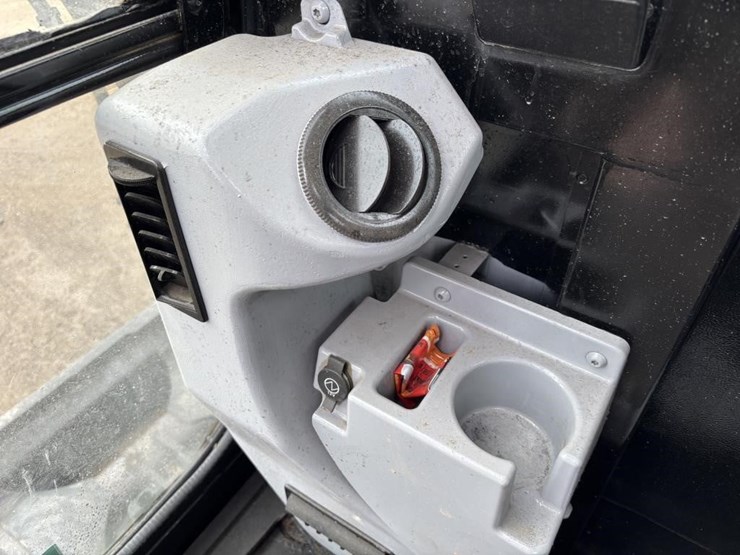 caterpillar-305.5e2-image-34