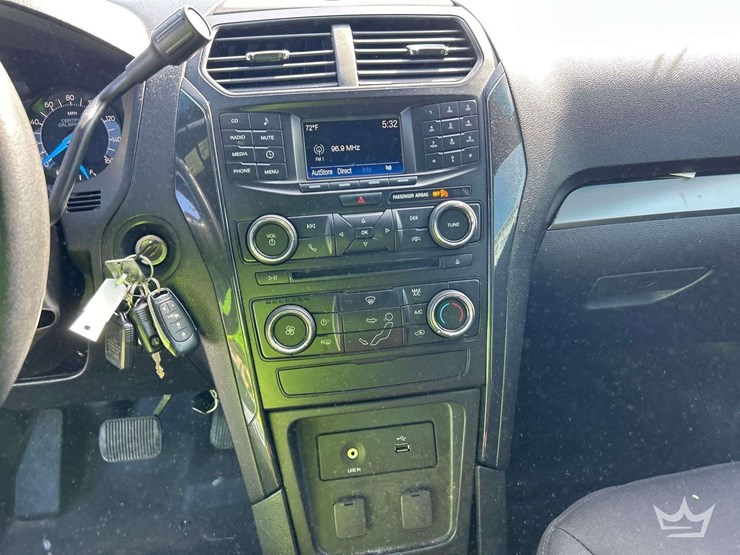 2016-ford-explorer-awd-suv-image-18