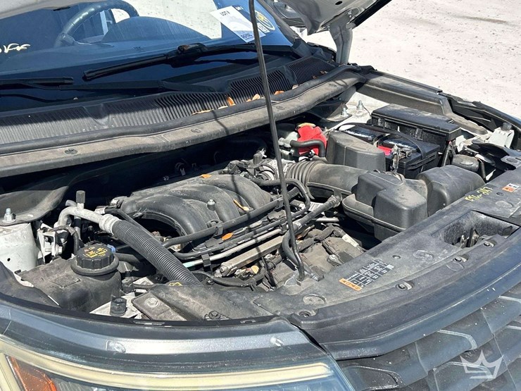 2016-ford-explorer-awd-suv-image-9