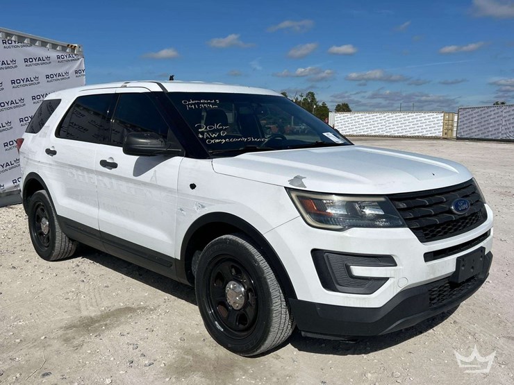 2016-ford-explorer-awd-suv-image-2