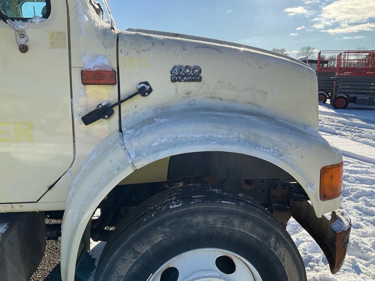 international-4900-image-46