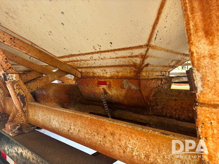 2007-neville-trailer-image-26