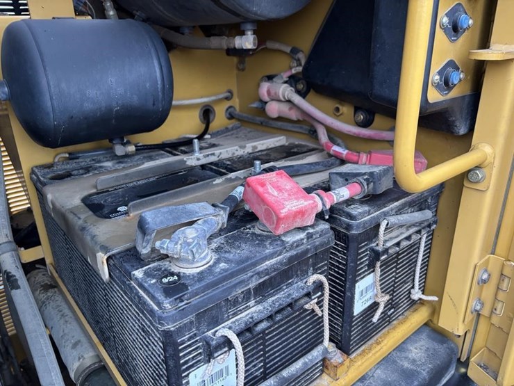 2005-caterpillar-143h-image-72