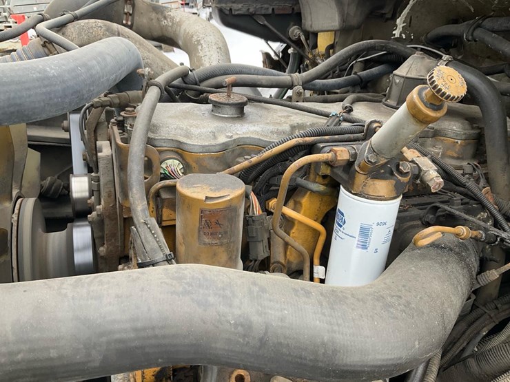 2000-freightliner-fl70-image-82