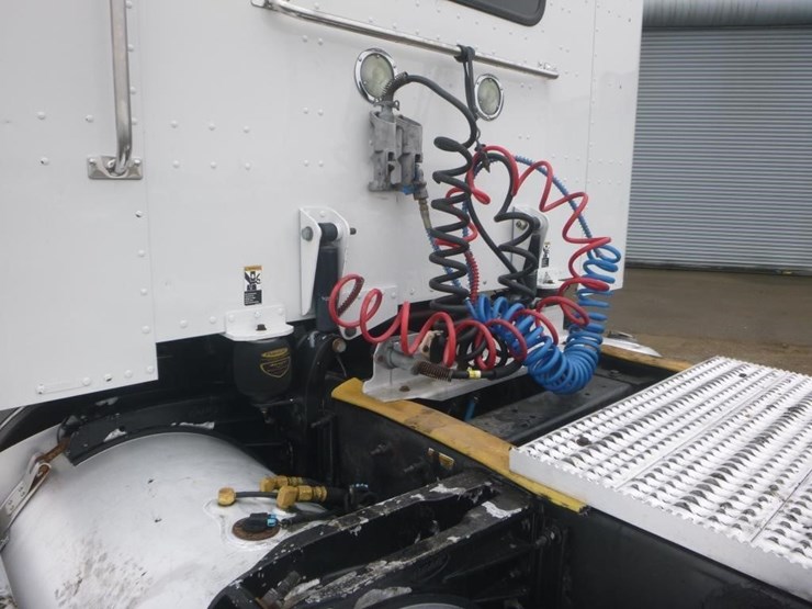 2014-peterbilt-367-image-9