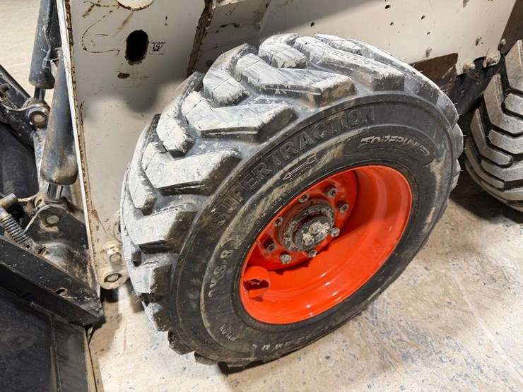 2015-bobcat-s650-image-18