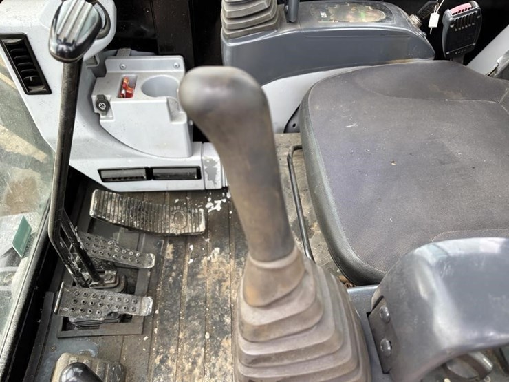 caterpillar-305.5e2-image-30