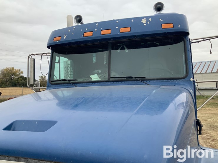 1999-freightliner-fld112-image-9