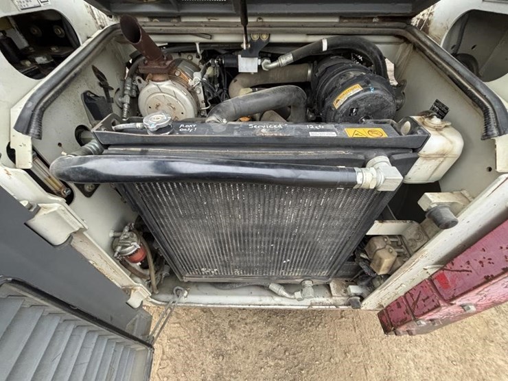 2016-takeuchi-tl8-image-31