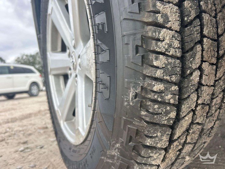 2010-toyota-highlander-suv-image-25