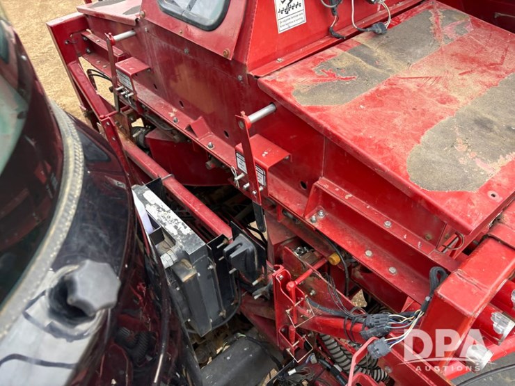2018-case-ih-810-image-80