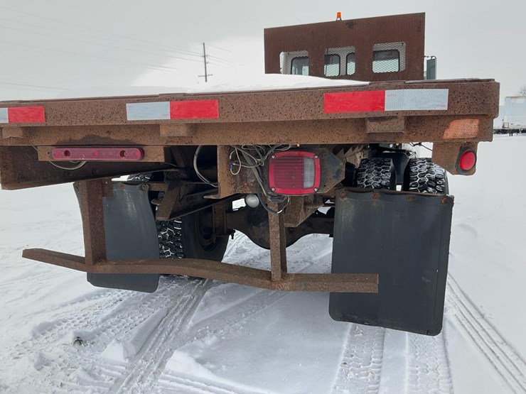 2000-freightliner-fl70-image-37