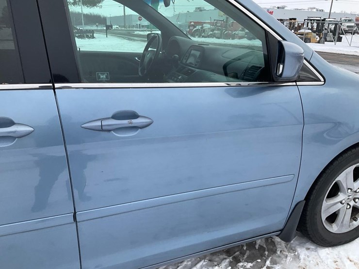 2010-honda-odyssey-touring-image-34