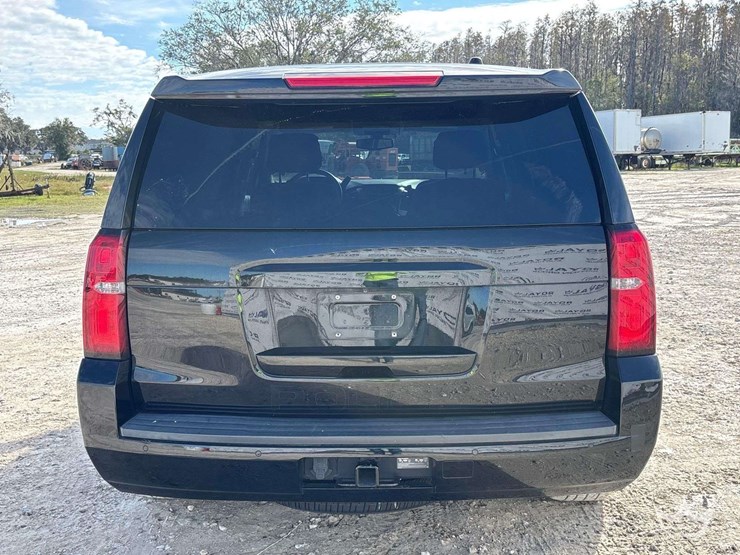 2019-chevrolet-tahoe-suv-image-26