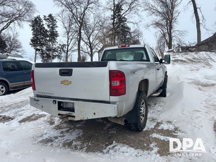 2011-chevrolet-3500hd-image-6