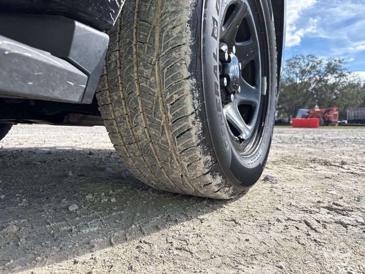 2019-chevrolet-tahoe-suv-image-24