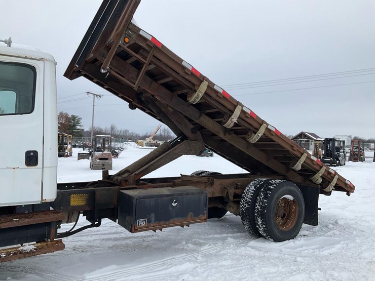 2000-freightliner-fl70-image-48