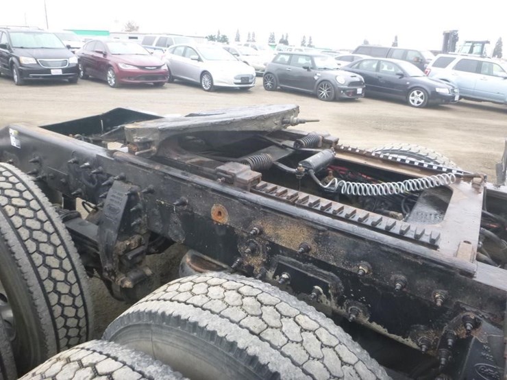 2014-peterbilt-367-image-8