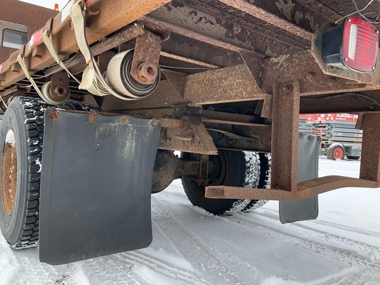 2000-freightliner-fl70-image-35