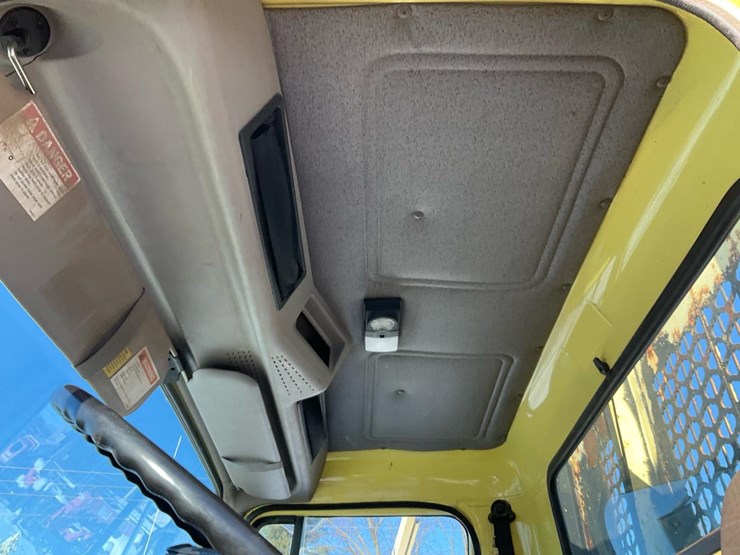 international-4900-image-82