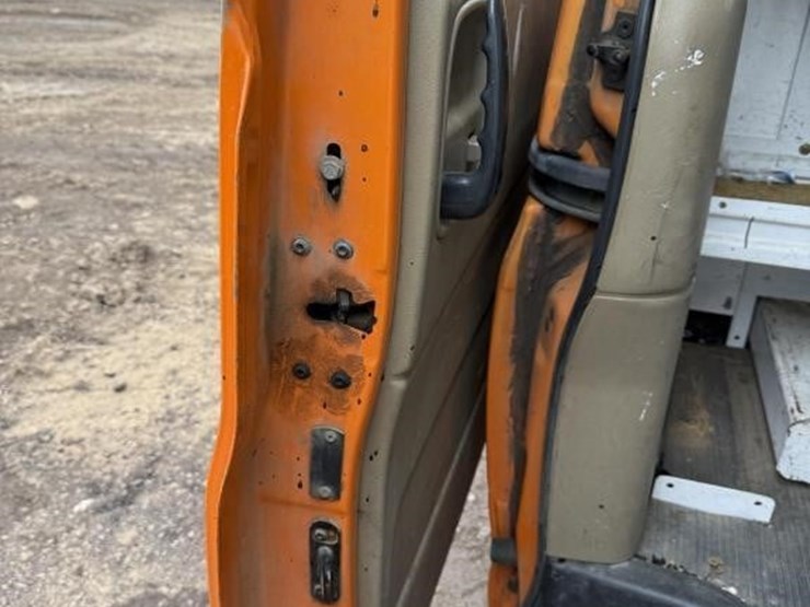 2000-gmc-3500-image-22