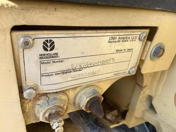new-holland-e18sr-image-8
